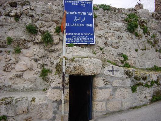 Το χωριό βρίσκεται νοτιοανατολικώς της Ιερουσαλήμ, στους πρόποδες του Όρους των Ελαιών και ο τάφος ανήκει στους Μουσουλμάνους.