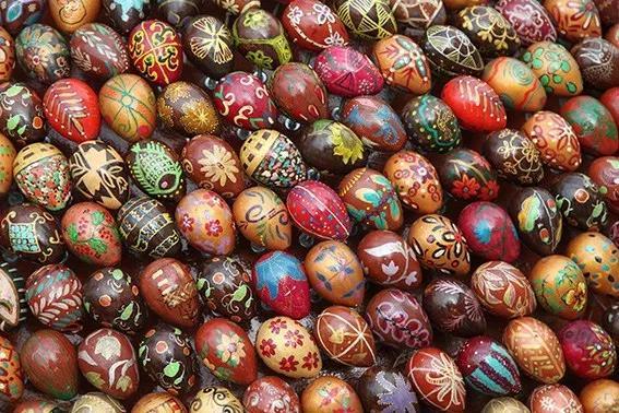 Πίσανκα: Ουκρανικά πασχαλινά αυγά Η δημιουργία τελετουργικών αυγών «πίσανκα» έχει πολύ μεγάλη ιστορία στην ουκρανική κουλτούρα.