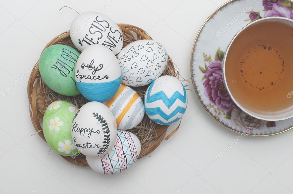 Πασχαλινά έθιμα στην Αγγλία Η γιορτή του Πάσχα (Easter) στην Αγγλία είναι μια παραδοσιακή γιορτή για την ανάσταση του Ιησού Χριστού από τον θάνατο, σύμφωνα με την Χριστιανική πίστη και αποτελεί μια