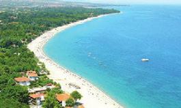 γήπεδα tennis Beach Volley Beach Soccer Ξαπλώστρες και οµπρέλες στην παραλία και στις πισίνες δωρεάν Ξεχωριστός χώρος µε κρεβάτια παραλίας και αποκλειστικό σέρβις στην παραλία Οµάδα ψυχαγωγίας Φύλαξη