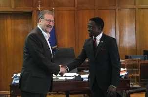 Ο Υφυπουργός Εξωτερικών της Κένυας, κος Ababu Namwamba, κατά τη συνάντησή του με τον Υφυπουργό Εξωτερικών της Ελλάδας, Αναπληρωτή