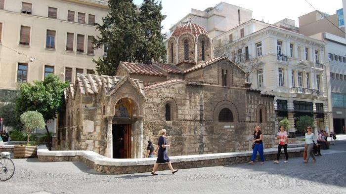 Συμβολίζει: Σταυρός : σταυρική θυσία - γη Τρούλλος : Ανάταση Ουρανός Το