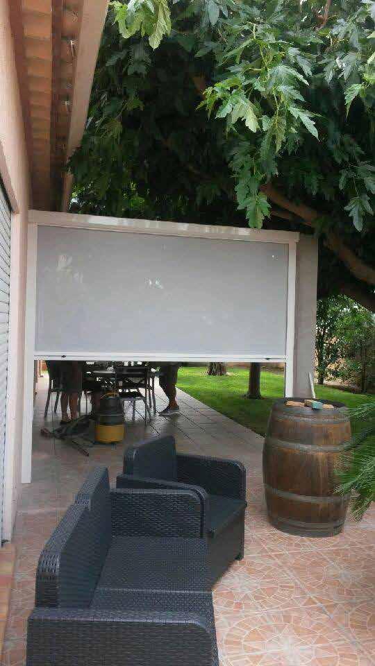 ΚΑΘΕΤΟ ΣΥΣΤΗΜΑ SOLID SCREEN 105 Το SOLID SCREEN 105, είναι ένα πολύ καλό προϊόν κάθετης σκίασης.