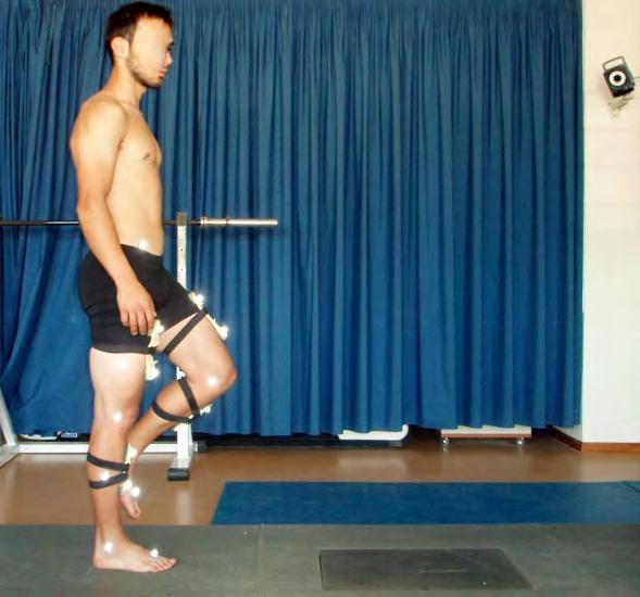 17 To fatigue the knee extensors and flexors, the participants performed alternating maximum voluntary contractions (MVC) until the torque, measured in both groups, dropped below 50% of that of the