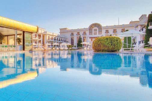 EPIRUS PALACE 5* DELUXE Το πριγκιπάτο των Ιωαννίνων! Το Ξενοδοχείο Ορόσημο των Ιωαννίνων εμφανώς ανανεωμένο, αποτελεί την Ιδανική Επιλογή για τις καλοκαιρινές σας διακοπές.