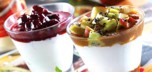 ΦΡΟΥΤΟΣΑΛΑΤΑ Φρεσκοκομμένα φρούτα εποχής, σαντιγί και σιρόπι φράουλας. FRUIT SALAD Season fruits, whipped cream and strawberry syrup.