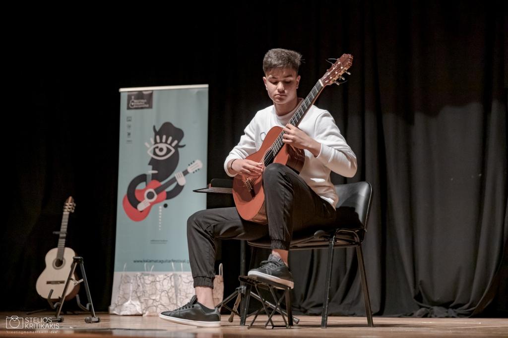 Δημήτρης Αποστολόπουλος, A Βραβείο, (ΕΦΗΒΙΚΗ ΚΑΤΗΓΟΡΙΑ) Το βράδυ είχαμε την ευκαιρία να απολαύσουμε μια «Παράσταση flamenco» με το τρίο του Σωκράτη Μαστροδήμου!