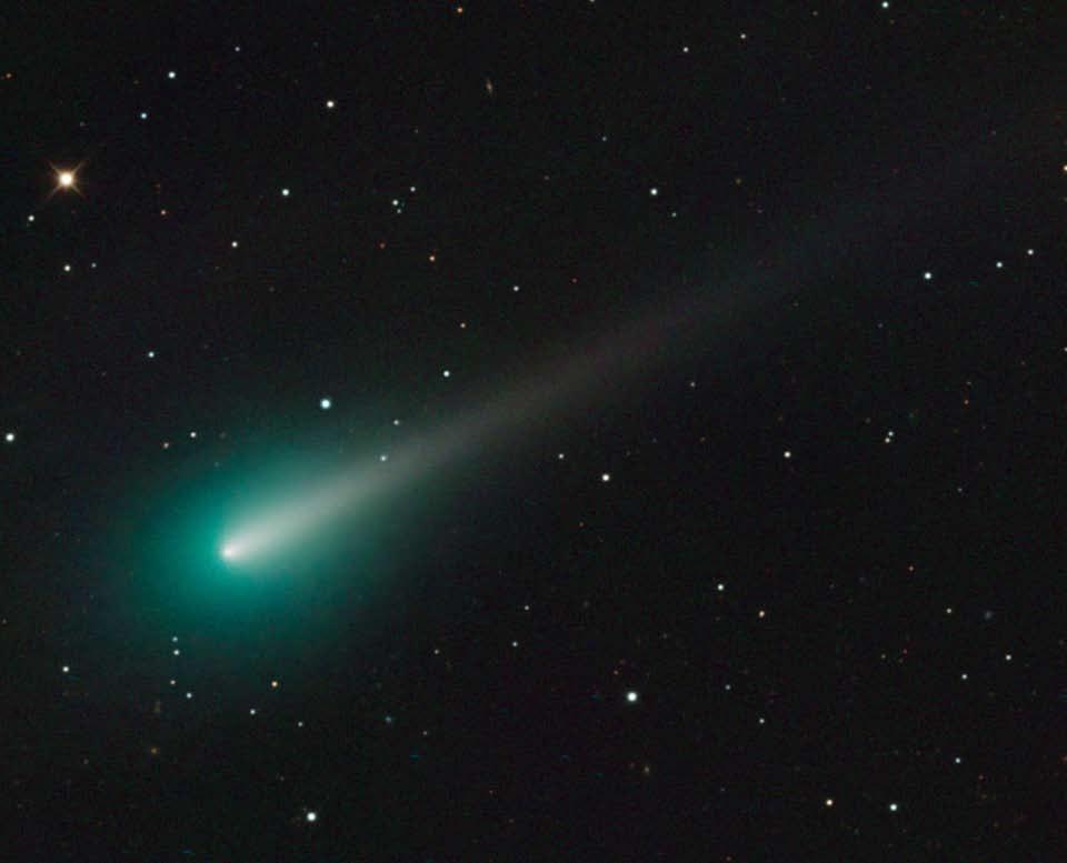 ΚΕΦΑΛΑΙΟ 4 Οι Κομήτες Για χιλιάδες χρόνια, οι περιοδικές επισκέψεις των κομητών στην γειτονιά του πλανήτη μας αντιμετωπίζονταν με φόβο και δέος, καθώς τόσο στον