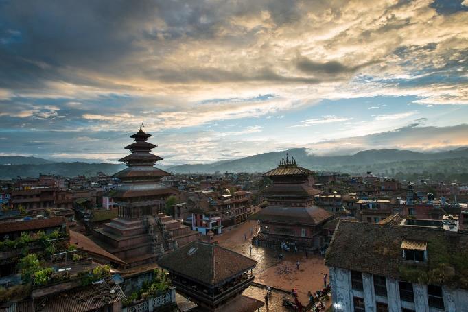 Κατόπιν θα δούμε τη στούπα Bodnath, τη μεγαλύτερη του Νεπάλ και μια από τις μεγαλύτερες παγκοσμίως, που συγκεντρώνει βουδιστές απ όλο τον κόσμο.