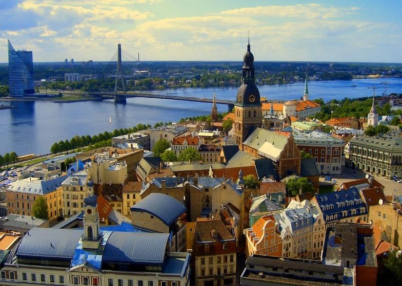 Καθώς κατευθυνόμαστε προς τη Ρίγα, θα σταματήσουμε σε μια από τις πιο όμορφες πόλεις της Λετονίας, την Σίγκουλντα (Sigulda), πόλη του αθλητισμού, των πάρκων, των θρύλων και της Ιστορίας.