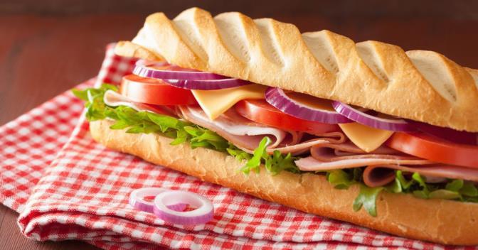 Σάντουιτς Sandwiches Μπαγκέτα Ζαμπόν - Ham Baguette (ζαμπόν, τυρί, ντομάτα, μαρούλι) (ham, cheese, tomato, lettuce Μπακέτα Χωριάτικη Greek traditional baguette (φέτα, ντομάτα, μαρούλι, ελιές) (feta