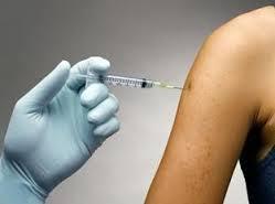 Ενημερώνει ότι υπάρχει τρόπος προφύλαξης μετά από έκθεση από γνωστή ή άγνωστη πηγή Ενημερώνει για τον επιβεβλημένο εμβολιασμό ειδικών ομάδων υψηλού κινδύνου (σύντροφοι ανθρώπων με ΗΒV, πολλαπλοί