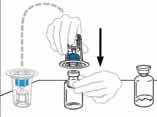 4 Αναποδογυρίστε τη συσκευασία με τη συσκευή Mix2Vial και τοποθετήστε την επάνω από το επάνω μέρος του φιαλιδίου του διαλύτη.
