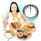 Τα επεισόδια υπερφαγίας συνδέονται με τουλάχιστον τρία από τα ακόλουθα: i.το άτομο τρώει πολύ πιο γρήγορα από το κανονικό ii.το άτομο τρώει μέχρι να νιώσει δυσάρεστα πλήρες το στομάχι του iii.