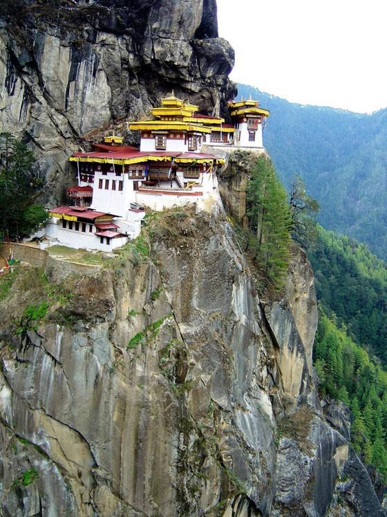 στο Μπουτάν, καθώς και να απολαύσουμε την πανοραμική θέα της κοιλάδας του Θίμπου.