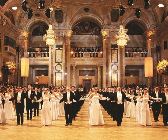 Βιέννη- Πράγα Βιέννη, Φινετσάτη και αρχοντική, φιλική κι εξωστρεφής, η Βιέννη κρύβει εκπλήξεις όλες τις εποχές του χρόνου! Πράγα, Η αλχημιστική έλξη του Μεσαίωνα Αναχωρήσεις: 01.08, 15.