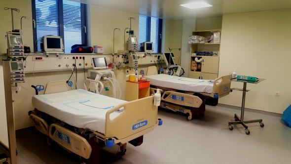 Αναδιάταξη Αναδιαμόρφωση και Εκσυγχρονισμός ΜΕΘ/Χ 332m 2 (Δωρεά Κωνσταντίνου Μαρτίνου) Έχει επιτευχθεί ριζική ανακαίνιση των κύριων χώρων της Μονάδας Εντατικής Θεραπείας.