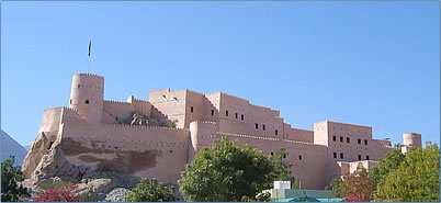 χιλιετίας π.χ., το σπίτι Al Jasra που κατασκευάστηκε το 1907 και ανακαινίσθηκε το 1986, το κέντρο χειροτεχνίας και το Εθνικό Μουσείο.