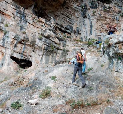 Στην περιοχή ζούσαν οι Επικνημίδιοι Λοκροί και κνημίδα είναι το μέρος της πανοπλίας που προστατεύει την κνήμη.