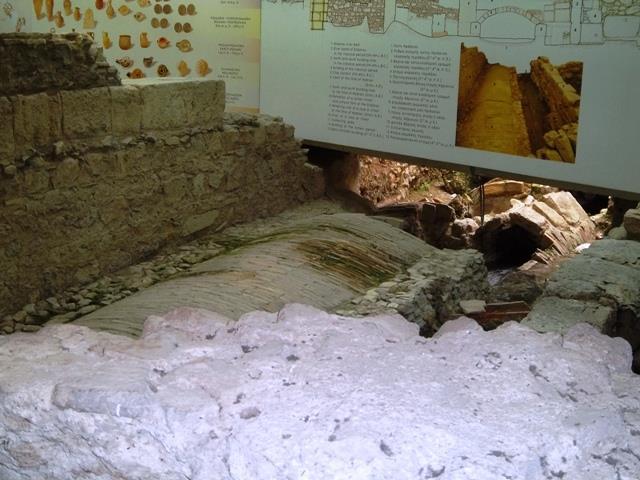 Στη σύγχρονη πόλη, το μοναδικό ακάλυπτο τμήμα του ποταμού βρισκόταν στον γειτονικό αρχαιολογικό χώρο του Κεραμεικού.