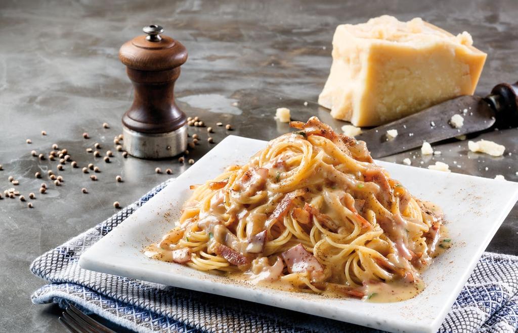 Handmade Fresh Pastas Χειροποίητα ζυμαρικά που ετοιμάζονται κατά παραγγελία Guanciale Al Pepe Spaghetti Napoli Φρέσκα σπαγγέτι σε αυθεντική ιταλική συνταγή με φρέσκια ντοµάτα, έξτρα παρθένο ελαιόλαδο