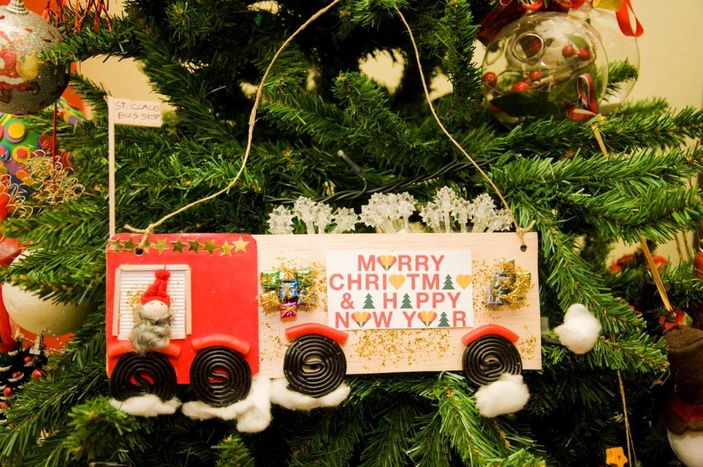 Santa s Bus Σο ςουβερ ζχει καλυφκεί με κόκκινο γλαςζ