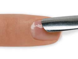 Κάνετε μασάζ στα χέρια του με COOLBLUE Hand Cleanser για να απολυμάνετε το δέρμα. ε. Σχηματίστε το άκρο του κάθε νυχιού με μια μαλακή λίμα (Kanga File ή Koala Buffer ). στ. Εφαρμόστε μια μικρή ποσότητα CuticleAway Professional Cuticle Remover ομοιόμορφα γύρω από το επωνύχιο κάθε νυχιού.