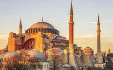 2η μέρα: Κομοτηνή ή Ξάνθη - Κωνσταντινούπολη, Ανάκτορα Ντολμά Μπαχτσέ, Περιπατητική ξενάγηση Πρωινή αναχώρηση για την Κωνσταντινούπολη, την μοναδική πόλη στον κόσμο που μοιράζεται ανάμεσα σε δύο