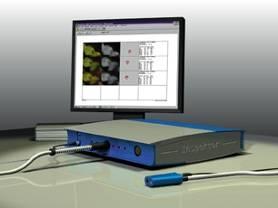 15: Συσκευή QLF-Inspektor (Πηγή εκπομπής του φωτός στο κουτί και η ενδοστοματική κάμερα) αριστερά (πηγή από Pretty 2006/ Caries detection and diagnosis: Novel technologies.