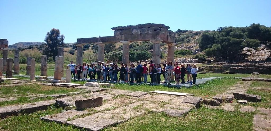 Βιβλιοθήκη Νεότερης και Σύγχρονης Ιστορίας Αίθουσα 401 (ΝΚ) Ιστοσελίδα: http://www.lib.auth.gr/el/b211 www.hist.auth.gr/el/content/νεότερης-καισύγχρονης-ιστορίας Περιεχόμενο: 18.