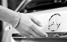 nd unsere Versicherungen bieten zuverlässigen Schutz für Ihr Auto und Ihr Budget. Darüber hinaus runden Pro dukte zum Anlegen und Sparen das Angebot ab. Erfahren Sie mehr unter www.mercedes-benz-bank.