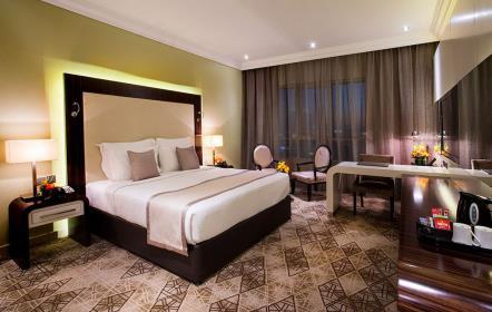 NASSIMA ROYAL ) Αυτό το 5* ξενοδοχείο βρίσκεται σε προνομιακή τοποθεσία στον δρόμο Sheikh Zayed και προσφέρει θέα στο Παγκόσμιο