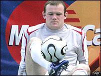 TELEGRAF Wayne Rooney used oxygen therapy to treat his broken foot An oxygen chamber of the kind used to help