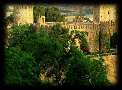 μνημείο Debod, το πάρκο Retiro και μεταξύ άλλων πολλών την ιστορικότερη πλατεία της πόλης, την Plaza Mayor.Δείπνο. Διανυκτέρευση.