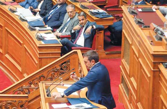 18 ΕΛΛΑΔΑ Η ΚΑΘΗΜΕΡΙΝΗ Κυριακή 11 Αυγούστου 2019 Η αντιπαράθεση Η επαναφορά της πόλωσης και η μάχη του Κέντρου Οι στρατηγικές των δύο μεγάλων κομμάτων προμηνύουν θερμό φθινόπωρο Του ΣΤΑΥΡΟΥ Γ.