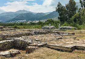 - - Νέες εκπλήξεις - - Στον αρχαιολογικό Η Ισις, που - - - - - - - - - - - -