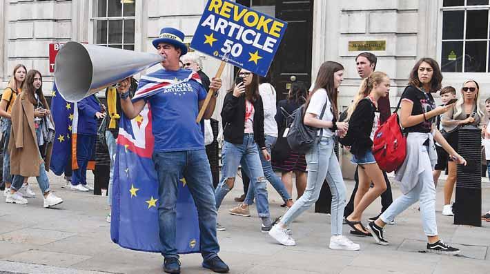 5 Μορατόριουμ στην ΑΟΖ ελέω Κυπριακού Σε ύφεση για ένα τουλάχιστον εξάμηνο οι ενεργειακές εργασίες στα τεμάχια, με τη συνέχεια αορίστως το 2020 Σε φάση «αγραναύπασης» έχει εισέλθει η ενεργειακή