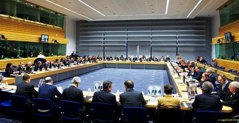 Το παρασκήνιο ενός κρίσιμου Eurogroup Μια σχεδόν επεισοδιακή συνεδρίαση εξελίχθηκε στo εντεκάωρο Eurogroup της Τρίτης, με πολλά ασυνήθιστα συμβάντα και πλούσιο παρασκήνιο.