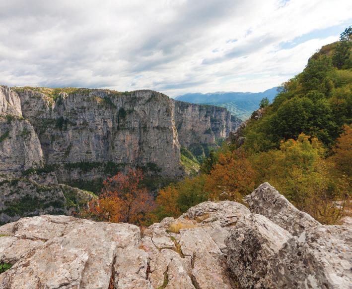 Ημέρα 3η Ιωάννινα 3 Ζαγοροχώρια Ιωάννινα 5 Πρωινό στο ξενοδοχείο και αμέσως μετά ξεκινάμε για την βόλτα μας στα όμορφα Ζαγοροχώρια. Θα επισκεφθούμε τα γεφύρια του Κόκορη (φωτ.