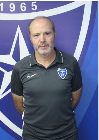 Ο προπονητής μας Ο κος Δημήτρης Αρναούτης γεννήθηκε στις 28-11-1963 και στην καριέρα του σαν ποδοσφαιριστής αγωνίστηκε στη μεσαία γραμμή σε αρκετές ομάδες μεταξύ των οποίων και στο Κερατσίνι,αλλά και
