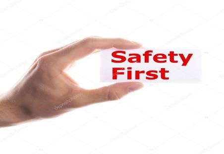 ΑΣΦΑΛΕΙΑ Πριν βιαστείς να εμπλακείς σε ένα συμβάν, έλεγξε την ΑΣΦΑΛΕΙΑ x 3 1) Ασφάλεια Διασώστη: Εξασφάλισε την δική σου ασφάλεια, ατομικά μέτρα προστασίας, γάντια, μάσκα κ.λ.π. Εάν εσύ ως διασώστης -πρωτοβοηθήτης πάθεις κάτι, δεν θα μπορέσεις να βοηθήσεις!