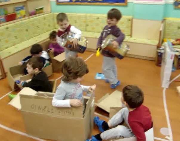 Κάνε µπαµ (µπαγκέτα), µπαµ (πόδι), τίποτα και ΜΠΑΜ (µπακέτα) Μ: Μπερδεύοµαι Α: Θα το κάνω εγώ, εσύ κάνε µπαµ, µπαµ, µπαµ, µπαµ. Εικόνα 5. Αυτοσχέδιο ρυθµικό µοτίβο Αργότερα ο Μ.