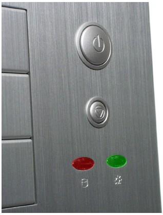 2.1 Εκκίνηση του Η/Υ Κάθε Η/Υ έχει κάποια βασικά κουμπιά και λαμπάκια στο εμπρόσθιο μέρους του κουτιού: το κουμπί κλεισίματος και ανοίγματος του Η/Υ, είναι συνήθως το μεγαλύτερο κουμπί και ξεχωρίζει