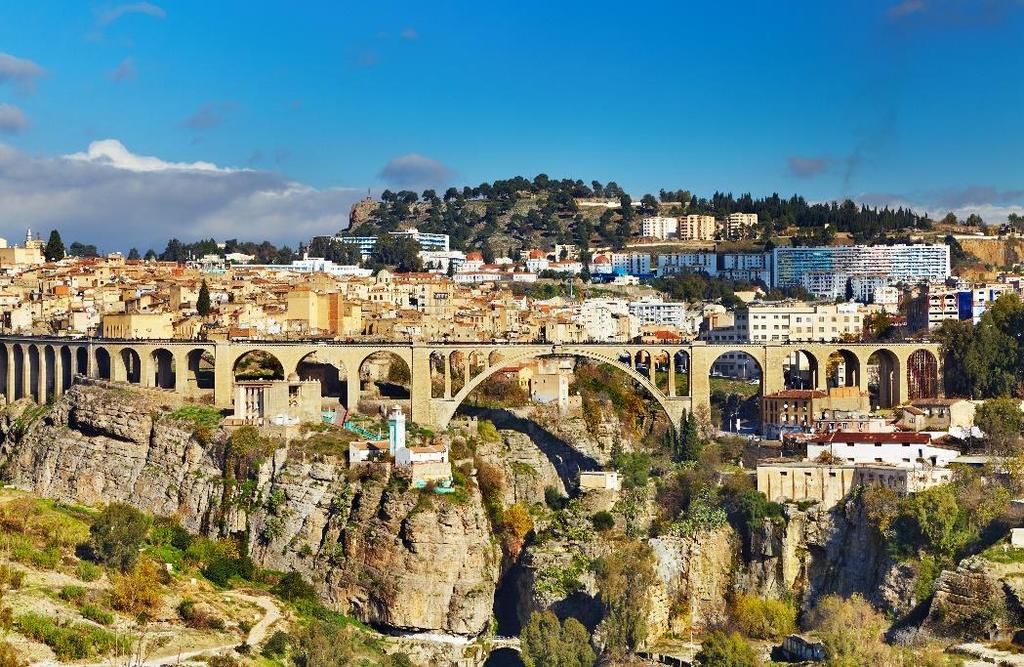 Όσον αφορά τη διαβίωση των κατοίκων, αυτή στηριζόταν ανέκαθεν στο εμπόριο. Και η Γκαρντάια είχε την πρωτοκαθεδρία την οποία διατηρεί ακόμη.