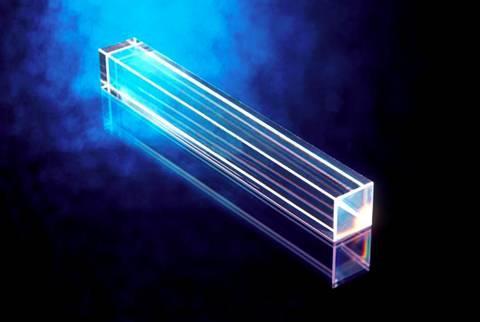 αποδιεγείρονται εκπέμποντας φως (φωτόνια UV) Τα φωτόνια UV ανιχνεύονται στη μια άκρη του κρυστάλλου από