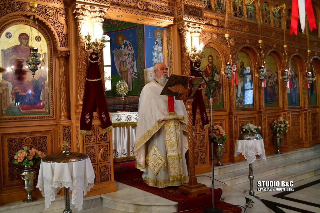 Στο Συναξάρι της αναφέρεται ότι στην Έφεσο η Αγία βρήκε μία λάρνακα, στην οποία δεν είχε ως τότε ενταφιασθεί κανένας, μπήκε μέσα σε αυτήν και κοιμήθηκε με ειρήνη.