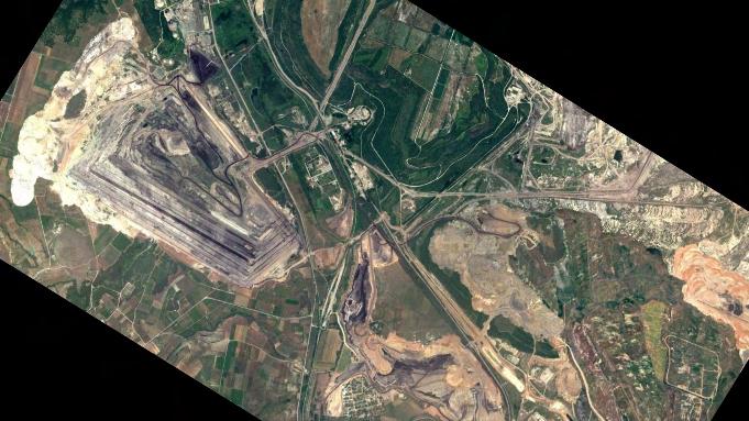 ευθυγράμμιση (DigitalGlobe, 11/06/2009) Κέντρο: Ευθυγραμμισμένη Εικόνα (SIFT + Brute Force + Matching Ratio = 0,8) Κάτω Αριστερά: Δυαδική Εικόνα