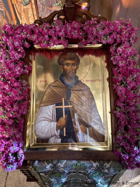 Σύντομος βίος του Αγίου Νεομάρτυρα Μάρκου Ο άγιος Μάρκος γεννήθηκε στην Κρήτη και ορφάνεψε από μητέρα σε μικρή ηλικία. Ο πατέρας του τον πήρε μαζί του στη Σμύρνη.
