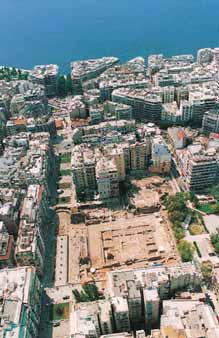 µεθόδων. Παραδείγµατος χάρη: «ας δούµε τι εργαλεία χρειάζονται για την πραγµατοποίηση µιας ανασκαφής: οι εργάτες σκάβουν µε.(φτυάρια και τσάπες), τα χώµατα τα απο- µακρύνουν µε.