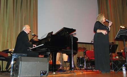 τεχνητού μέλους συμπολίτη μας Νοέμβριος 2012: Μεγάλη Συναυλία με το συνθέτη-πιανίστα